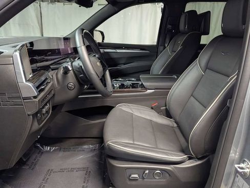 Used 2026 Cadillac Escalade Luxury image 12