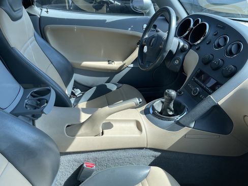 Used 2006 Pontiac Solstice Convertible w/ Premium Package RWD image 4