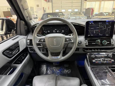 Used 2019 Lincoln Navigator Reserve image 23