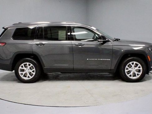 Used 2022 Jeep Grand Cherokee L Limited image 11