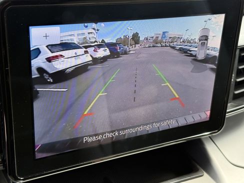 Used 2022 Ford Explorer XLT image 13