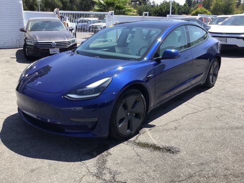 Used 2021 Tesla Model 3 Standard Range Plus RWD image 2