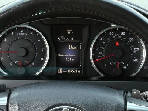 Used 2015 Toyota Camry SE FWD image 16
