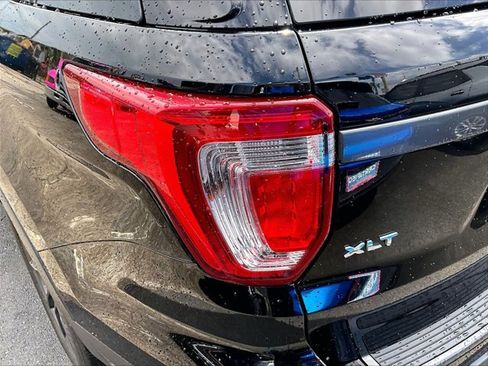 Used 2018 Ford Explorer XLT w/ Equipment Group 202A image 30