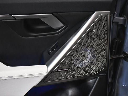 Used 2025 BMW M5 w/ Executive Package image 16