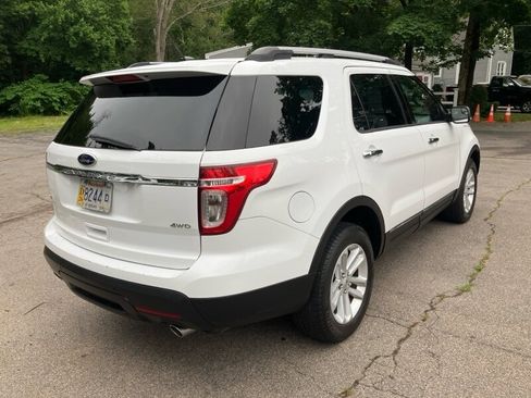 Used 2014 Ford Explorer XLT image 3