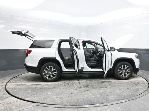 Used 2023 GMC Acadia SLE image 41