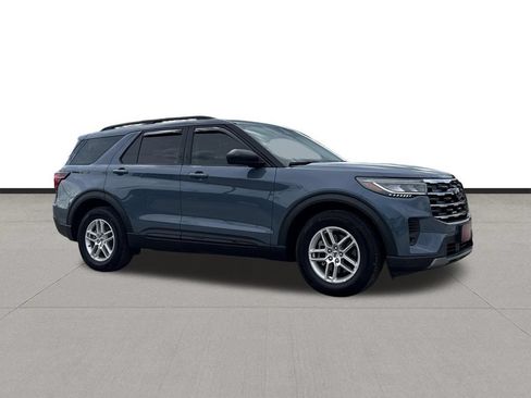 Used 2026 Ford Explorer Active RWD image 3