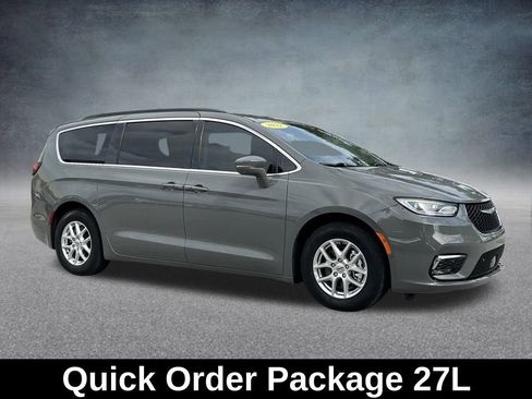 Used 2022 Chrysler Pacifica Touring-L image 4