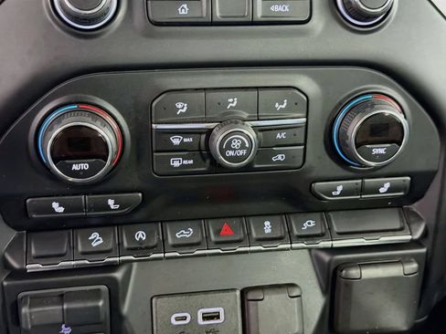 Used 2019 Chevrolet Silverado 1500 LT Trail Boss AWD/4WD image 16