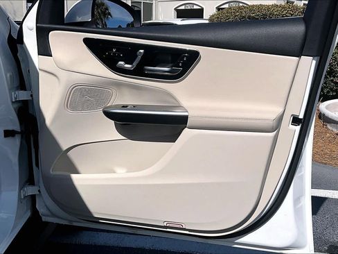 Used 2025 Mercedes-Benz GLC 300 4MATIC image 22