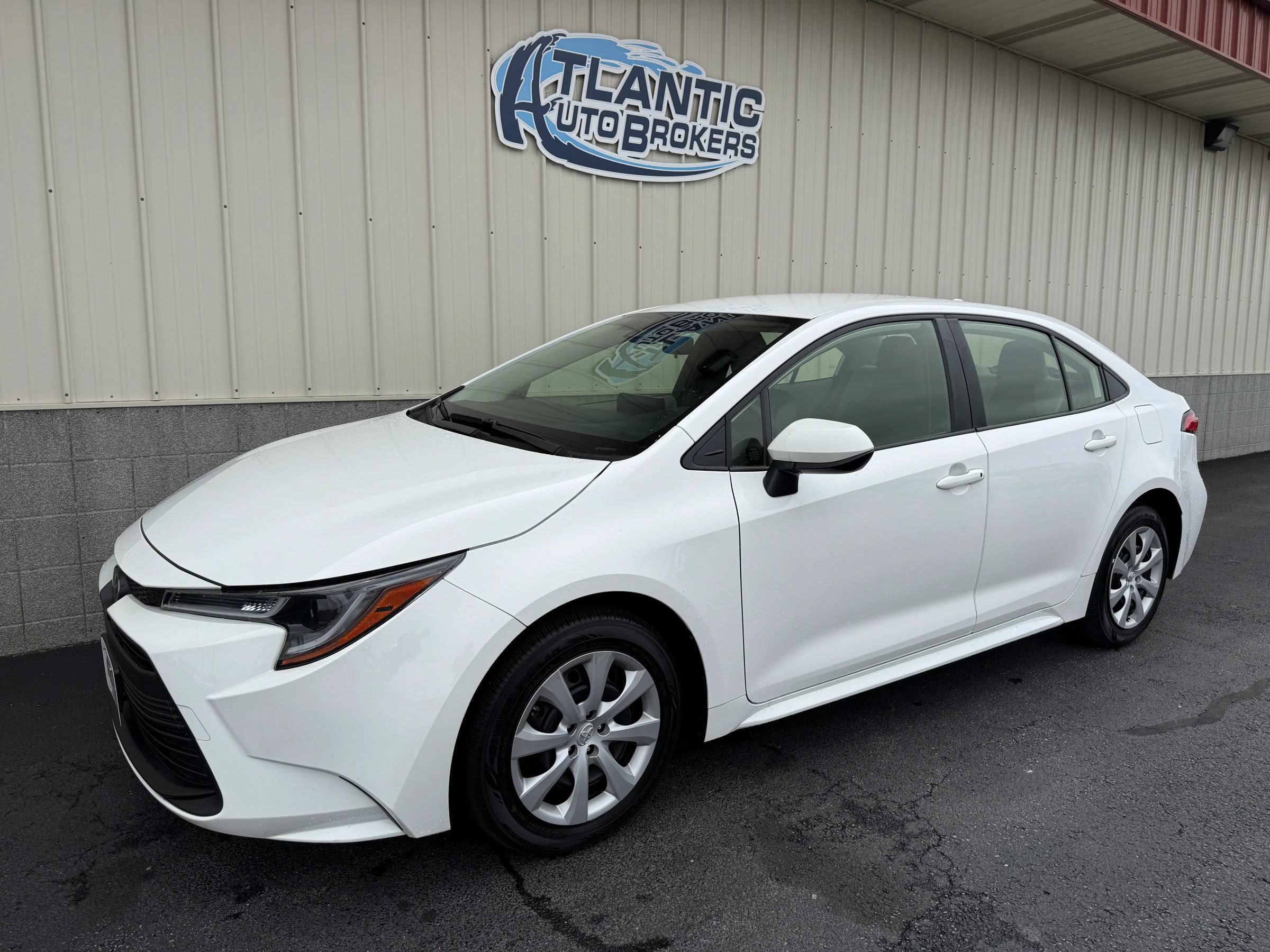 Used 2023 Toyota Corolla LE w/ Carpet Mat Package (TMS) FWD image 1