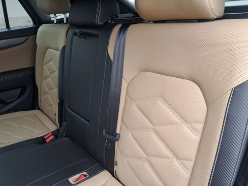 Used 2025 Volkswagen Atlas Cross Sport SE image 22