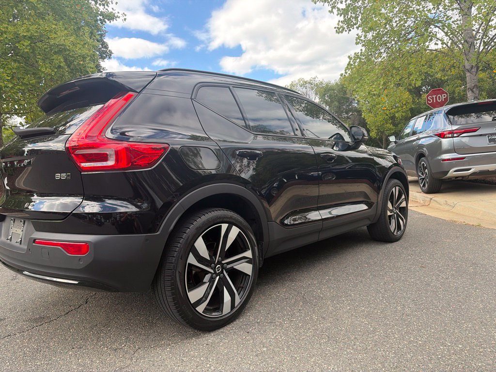 Used 2024 Volvo XC40 B5 Plus w/ Climate Package AWD/4WD image 3