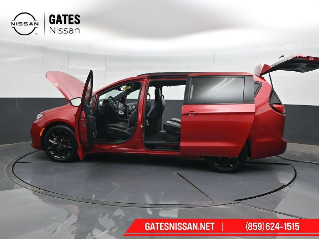 Used 2025 Chrysler Pacifica Limited FWD image 60