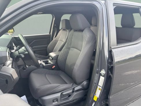 Used 2025 Toyota Tacoma SR5 AWD/4WD image 19