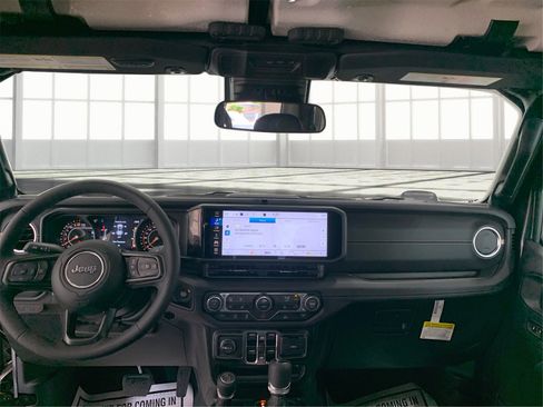 Used 2025 Jeep Gladiator Sport image 23