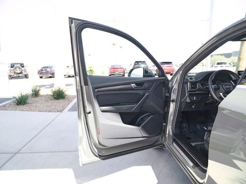 Used 2023 Audi Q5 2.0T Premium w/ Convenience Package AWD/4WD image 17