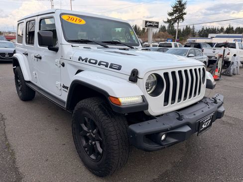 Used 2019 Jeep Wrangler Unlimited Sahara w/ Quick Order Package 24M Moab image 5