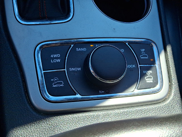 Used 2019 Jeep Grand Cherokee Trailhawk AWD/4WD image 24
