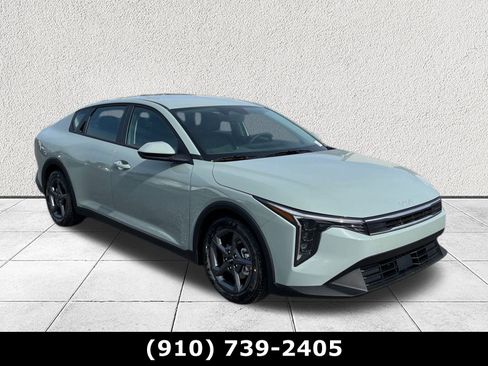 New 2025 Kia K4 LXS image 1