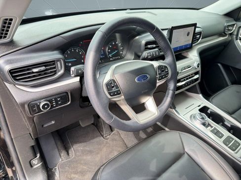 Used 2024 Ford Explorer XLT w/ Equipment Group 202A image 4