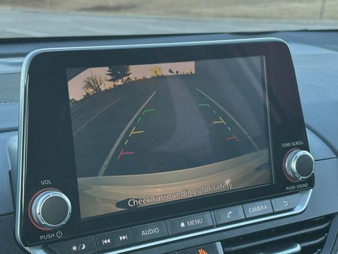 Used 2025 Nissan Altima 2.5 SV image 17