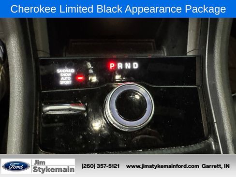 Used 2024 Jeep Grand Cherokee Limited w/ Black Appearance Package AWD/4WD image 22
