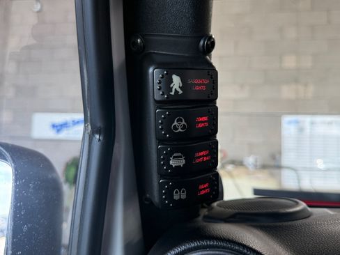 Used 2018 Jeep Wrangler Unlimited Sport S AWD/4WD image 19