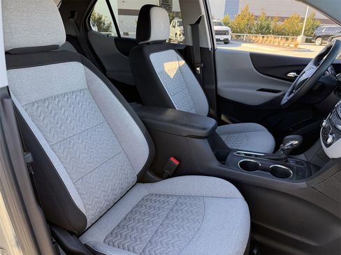 Certified 2024 Chevrolet Equinox LT w/ Driver Convenience Package image 24