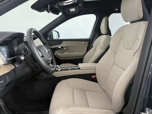Used 2026 Volvo XC90 B6 Plus w/ Protection Package Premier AWD/4WD image 18