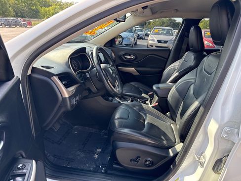 Used 2018 Jeep Cherokee Limited AWD/4WD image 9