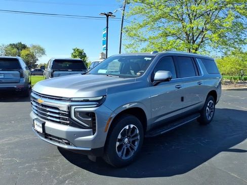 New 2026 Chevrolet Suburban LT w/ Comfort Package AWD/4WD image 4