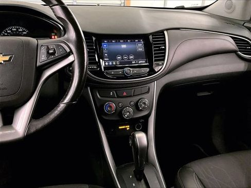 Used 2022 Chevrolet Trax LT w/ Driver Confidence Package AWD/4WD image 6