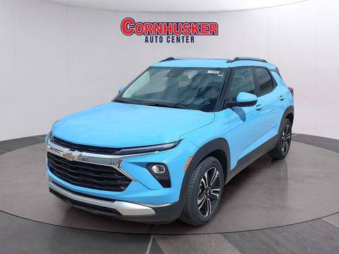 Used 2024 Chevrolet TrailBlazer LT w/ Convenience Package FWD image 3
