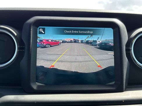 Used 2020 Jeep Gladiator Overland AWD/4WD image 22