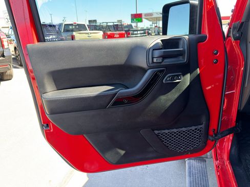 Used 2017 Jeep Wrangler Unlimited Sahara image 15