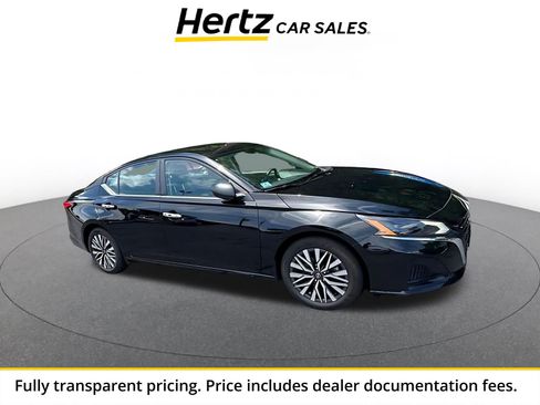 Used 2025 Nissan Altima 2.5 SV FWD image 1