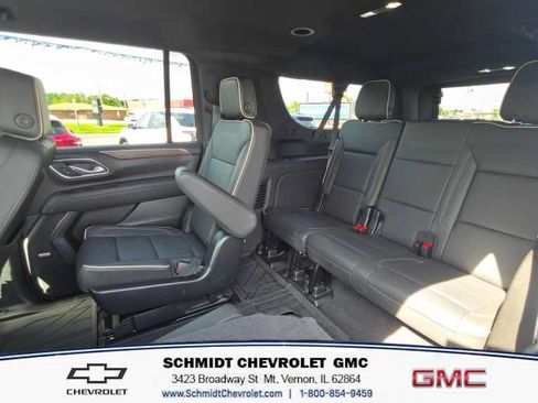 Used 2024 Chevrolet Suburban Premier AWD/4WD image 12