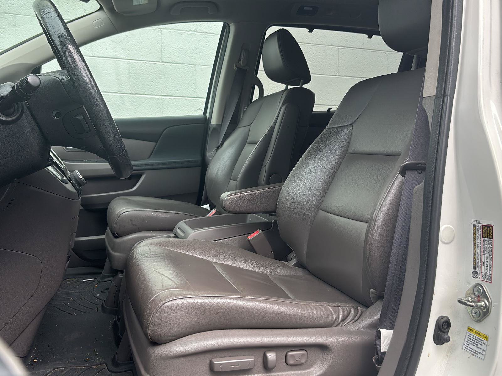 Used 2016 Honda Odyssey Touring Elite image 2