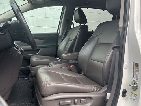 Used 2016 Honda Odyssey Touring Elite image 2