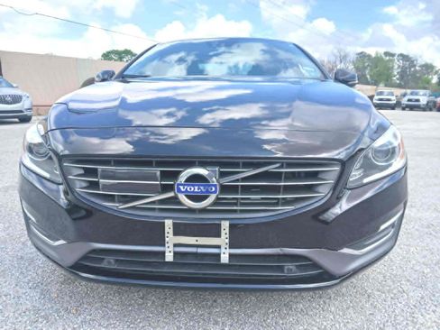 Used 2018 Volvo S60 T5 Inscription Platinum image 2