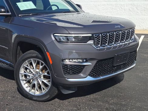 Used 2023 Jeep Grand Cherokee Summit w/ Luxury Tech Group V AWD/4WD image 2