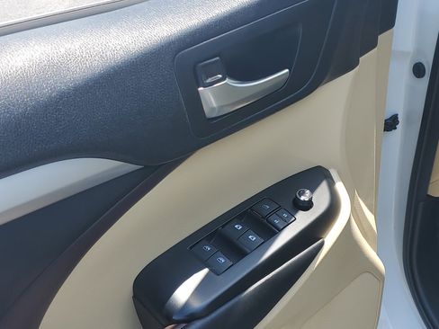 Certified 2017 Toyota Highlander XLE FWD image 22