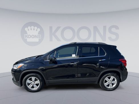 Used 2019 Chevrolet Trax LT w/ LT Convenience Package FWD image 2