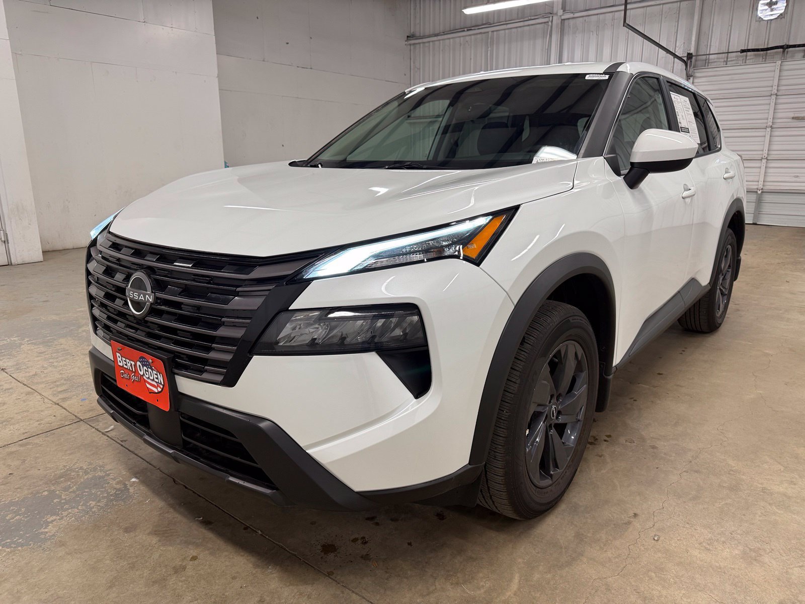 Used 2026 Nissan Rogue SV FWD image 3