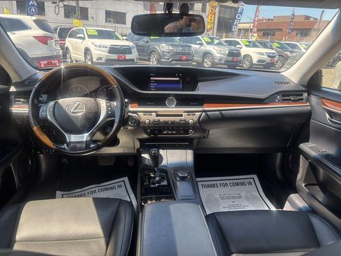 Used 2015 Lexus ES 350 w/ Premium Package FWD image 32