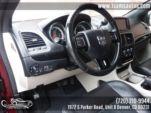Used 2018 Dodge Grand Caravan SXT FWD image 40