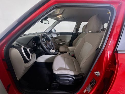 Used 2023 Kia Soul LX FWD image 13
