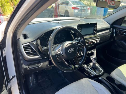 Used 2021 Kia Seltos EX AWD/4WD image 18